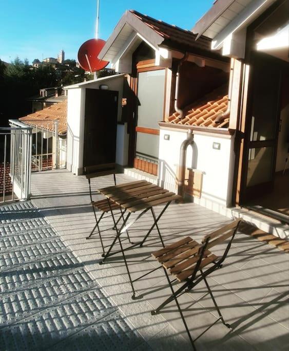 Charming 2.5Room Flat In Center Of Monforte dʼAlba Kültér fotó